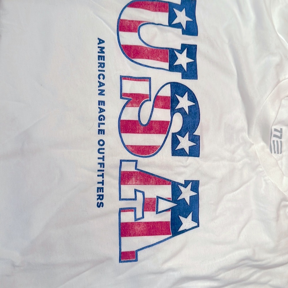 Brand new American Eagle size, medium USA, American Eagle outfitters T-shirt